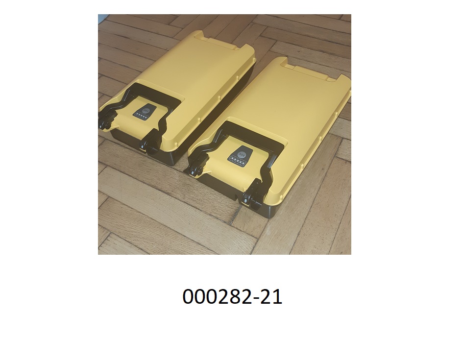Wiederaufladbarer Lithium-Ionen-Akkumulator,
- für eine Nennausgangsspannung von 50,4 VDC,
- mit einer Kapazität von 12000 mAh,
- in einem speziell geformten, annähernd quaderförmigen Gehäuse aus Kunststoff mit ausklappbarem Tragegriff,
- Abmessungen: LxBxH: 324 x 168 x 93 mm, Gewicht: 4,2 kg,
- mit spezieller Anschlussbuchse zum Anstecken des Ladekabels,
- zur Verwendung als Versorgungsstromquelle eines Roboters.
(Angaben laut Antragsteller)