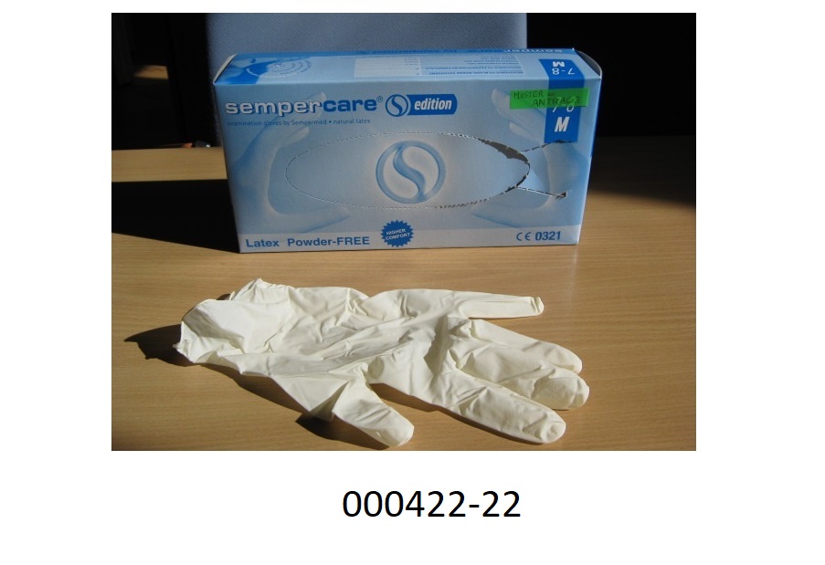 Fingerhandschuhe in Form von Einmal-Schutzhandschuhen
- bestehend aus Weichkautschuk, 
- zu 100 Stück in einer Faltschachtel verpackt,
- nicht steril verpackt, 
- die Anforderungen der Normen EN 455-1 (Prüfung auf Dichtigkeit) und EN 455-2 (Prüfung der Reißkraft) erfüllend.
(Abbildung siehe Anlage)