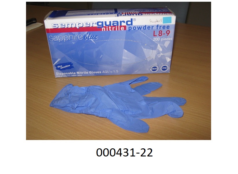 Fingerhandschuhe in Form von Einmal-Schutzhandschuhen
- bestehend aus synthetischem Weichkautschuk (Nitril-Butadien-Kautschuk) mit blauer Farbe, mit einer Stärke von 0,11mm,
- zu 100 und 200 Stück in einer bunt bedruckten Faltschachtel verpackt,
- nicht steril verpackt,
- die Anforderungen der Normen EN 455-1 (Prüfung auf Dichtigkeit) und EN 455-2 (Prüfung der Reißkraft) erfüllend.
(Abbildung siehe Anlage, Materialangaben laut Antragsteller)