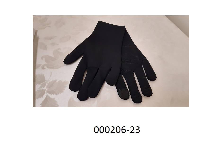 Fingerhandschuh 
- bestehend aus einer einfärbigen Wirkware aus Polyester,
- auf der Handinnenfläche musterhaft mit ca.1mm großen Kunststoffpunkten überzogen,
- keine Beschichtung vorhanden,
- durch Zusammennähen konfektioniert,
- originalverpackt.
(Abbildung siehe Anlage)
