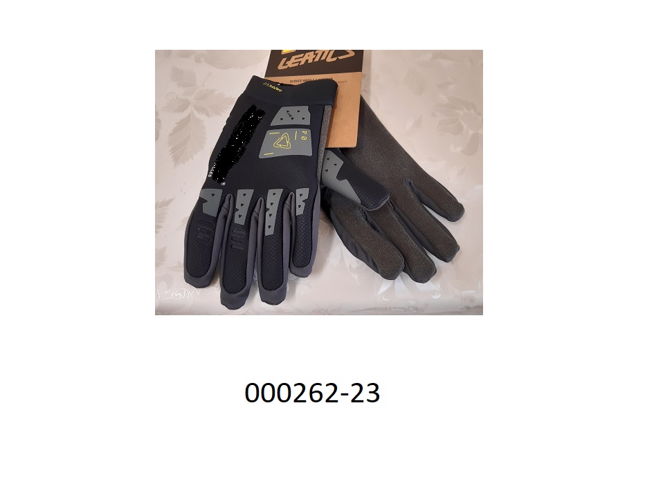 Fingerhandschuh 
- der Handrücken, der Pulsbereich und die Fingerzwischenräume bestehen aus einem Gewirke aus Polyester,
- die Handinnenfläche besteht aus einem lederähnlichen (textilen) Erzeugnis,
- im Pulsbereich mittels Klettverschlussband verengbar,
- verpackt in einem Kunststofffoliensackerl.
Es handelt sich um einen Fingerhandschuh aus überwiegend Gewirke.
(Abbildung siehe Anlage)
