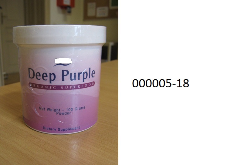 Mischung von Fr?chten, mit Zusatz von Zucker in Form eines braunroten, nicht alkoholhaltigen Pulvers, im Wesentlichen aus gefriergetrockneten und vermahlenen Fr?chten (Acai, Granatapfel, Pflaumen) sowie einem geringen Zusatz von Maltodextrin bestehend; aufgemacht in eine farblose Kunststofffolie eingeschwei?te, wei?e, etikettierte Kunststoffdose, darin ein Kunststoffdosierl?ffel und ein S?ckchen mit Trockenmittel, mit Schraubdeckel sowie Innenversiegelung; die Ware dient als Nahrungserg?nzungsmittel.