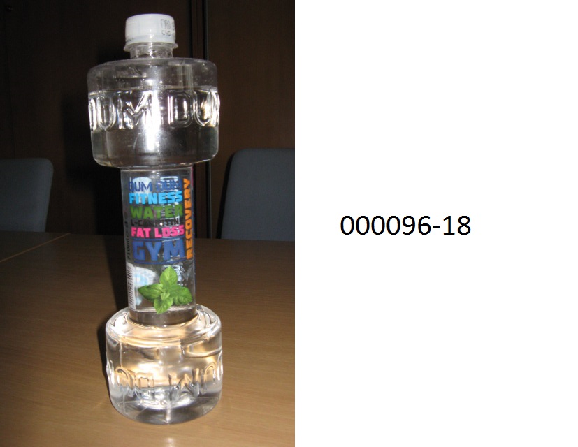 Wasser mit Zusatz von S??mitteln und Aromastoffen, in Form eines farblosen, klaren, nach Minze riechenden und ebenso, sowie s??-sauer schmeckenden Getr?nkes, im Wesentlichen bestehend aus Wasser, L-Carnitin, Aromastoffen, S??mittel (Stevia), S?uerungsmittel und Konservierungsmittel; aufgemacht in einer, mit buntbedrucktem Schleifbandetikett versehenen, farblosen Klarsichtkunststoffflasche in Form einer Hantel mit Schraubverschluss zu 710 ml.