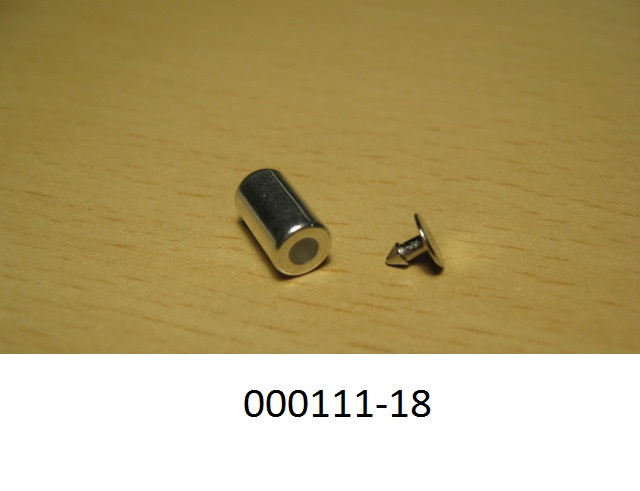Nachahmung eines Schmucksteines, bestehend aus
- einer silberfarbenen Metallh?lse aus versilbertem Messing
- einem in der Metallh?lse eingesetzten  Strassstein (geschliffen und mechanisch poliert), ausgestattet mit einem Metalldorn mit Tellerkopf zur Befestigung.
Laut Antragsteller wird die Ware zu Zierzwecken in der Textil- und Lederindustrie verwendet.
Als wesensbestimmend wird der Strassstein angesehen.
(Abbildung siehe Anlage)