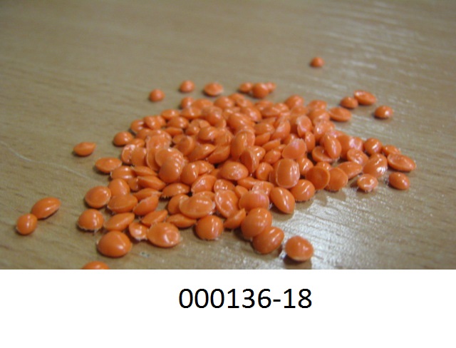 Anderes Polyethylenterephthalat in Prim?rform in Form eines orangefarbenen, linsenf?rmigen Granulates; kein Aminoharz, Phenolharz oder Polyurethan der Position HS 3909.