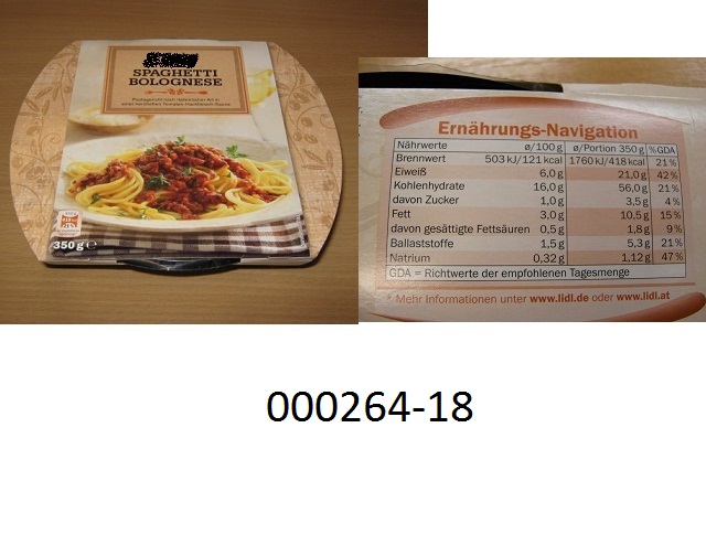 Nicht gef?lltes, nicht getrocknetes (feuchtes), gekochtes, gek?hltes Teigwarengericht (Nudelfertiggericht), weniger als 20 GHT Wurst, Fleisch, Schlachtnebenerzeugnisse, Blut, Fische, Krebstiere, Weichtiere oder andere wirbellose Wassertiere enthaltend, in Form von blassgelben, fadenf?rmigen (Durchmesser ca. 2 mm), weichgekochten Nudeln (Anteil: ca. 69,2 GHT), vermengt mit fein faschiertem Fleisch (Rinderhackfleisch, Anteil: ca. 19,2 GHT), sowie kleinw?rfelig geschnittenen Gem?sest?cken (Karotten, Sellerie, etc.) und eingelegt in einer w?rzigen Tomatenso?e, Gew?rzen, sowie geringf?gigen anderen Zutaten; aufgemacht in einer schwarzen, runden Kunststoffschale mit aufgeschwei?tem, transparentem Foliendeckel zu 350 g.