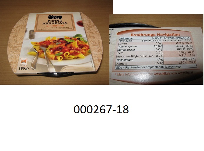 Nicht gef?lltes, nicht getrocknetes (feuchtes), gekochtes, gek?hltes Teigwarengericht (Fertiggericht), weniger als 20 GHT Wurst, Fleisch, Schlachtnebenerzeugnisse, Blut, Fische, Krebstiere, Weichtiere oder andere wirbellose Wassertiere enthaltend, in Form von blassgelben, r?hrenf?rmigen, an den Enden schr?g geschnittenen und mit L?ngsrillen versehenen, weichgekochten Nudeln (sogenannte Penne-Nudeln, Durchmesser: ca. 1 cm, L?nge: ca. 5 ? 6 cm; Anteil: ca. 77,3 GHT), vermengt mit Oliven- und Paprikast?cken, sowie feingehackten K?chenkr?utern, Gew?rzen und geringf?gigen anderen Zutaten, eingelegt in einer w?rzigen Tomatenso?e; aufgemacht in einer schwarzen, runden Kunststoffschale mit aufgeschwei?tem, transparentem Foliendeckel zu 350 g.