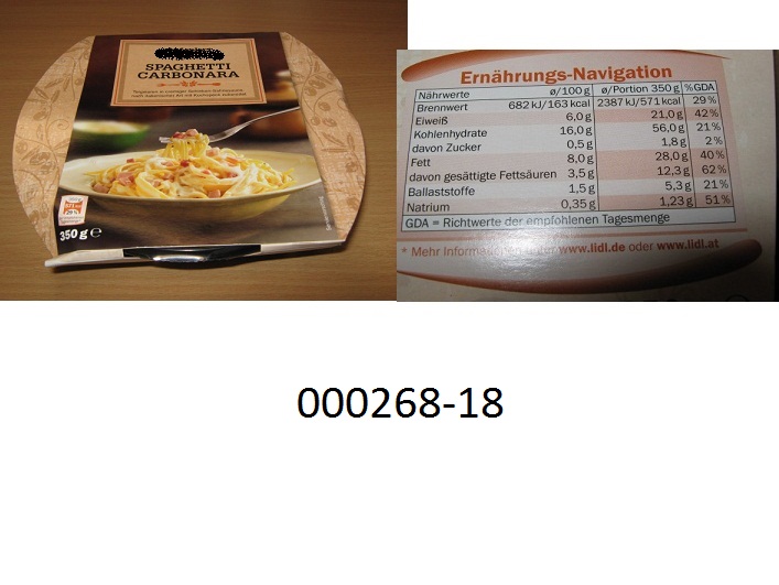 Nicht gef?lltes, nicht getrocknetes (feuchtes), gekochtes, gek?hltes Teigwarengericht (Nudelfertiggericht), weniger als 20 GHT Wurst, Fleisch, Schlachtnebenerzeugnisse, Blut, Fische, Krebstiere, Weichtiere oder andere wirbellose Wassertiere enthaltend, in Form von blassgelben, fadenf?rmigen (Durchmesser ca. 2 mm), weichgekochten Nudeln (Anteil: ca. 64,6 GHT), vermengt mit wenigen, w?rfelig geschnittenen Schinken- und Speckst?ckchen (Anteil: ca. 5,6 GHT) und eingelegt in einer w?rzigen K?se-Sahneso?e; aufgemacht in einer schwarzen, runden Kunststoffschale mit aufgeschwei?tem, transparentem Foliendeckel zu 350 g.