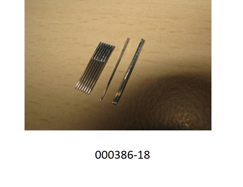 Es handelt sich um eine ca. 1,8 cm lange, spitz zulaufende Ware mit einem größten Durchmesser von ca. 0,5 mm, welche aus drei miteinander verlöteten Nadeln aus rostfreiem Stahl besteht.
Die Ware, die in verschiedenen Konfigurationen (Nadelgruppen aus 3  23 Nadeln) vorliegen kann, wird als Tätowiernadel in eine Tätowiermaschiene eingesetzt und dient zum Einbringen der Farbe in die Haut.
(Abbildung laut Anlage)