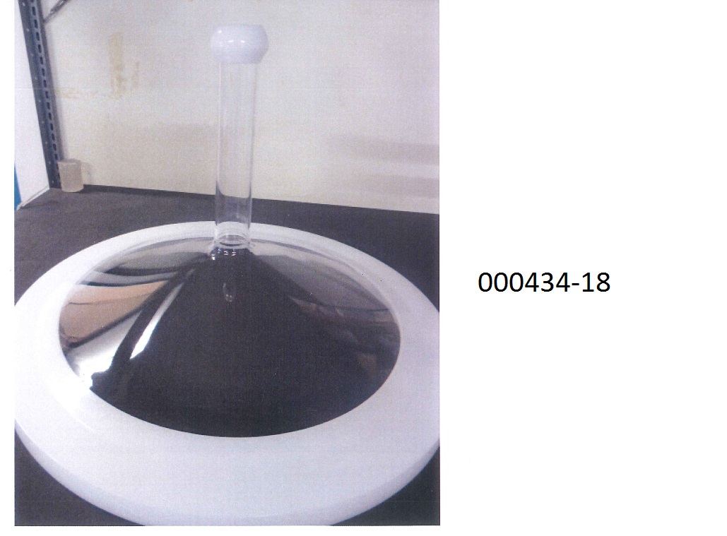 Andere Waren aus Glas, in Form einer trichterförmig gearbeiteten Scheibe (Stützscheibe, welche im Vakuum verwendet wird) mit einem mittig angebrachten Schaft
- bestehend aus transparentem und milchfarbenen, geschmolzenen Quarzglas,
- mit einem Durchmesser von ca. 589mm und einer Höhe von ca. 383mm (inkl. Schaft),
- dient dem Belichten von Waferscheiben,
- kommt ausschließlich in Diffusions- und Oxidationsöfen bei der Herstellung von Halbleitermaterialien zum Einsatz.
(Abbildung siehe Anlage, Warenmuster wurde nicht vorgelegt, die Einreihung erfolgt anhand der Antragsangaben)