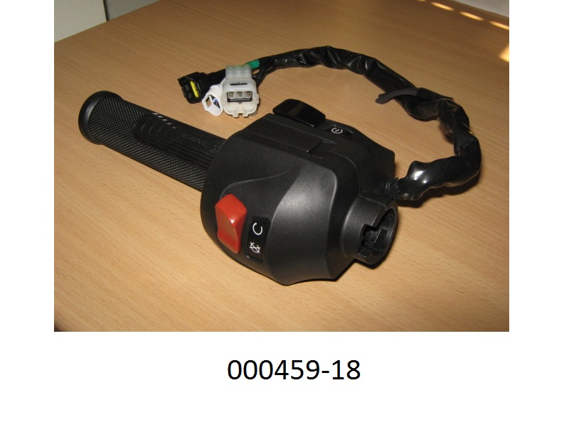Bedieneinheit eines Kraftrades,
- bestehend aus einem elektrischen Schalter, einem Halleffektschalter, einem Hallsensormodul zur Drehwinkelbestimmung mit Rückstellfeder, Magnetgeber, Leuchtdioden und einem Spannungsregler in einem Kunststoffgehäuse aus dem ein Drehgriff und mehrere zusammengefasste Kabel mit Anschlussstücken herausgeführt sind;
- dient nach Montage auf eine Motorradlenkstange und Verbinden mit dem Steuergerät des Motorrads als Bedieneinheit. Der elektrische Schalter dient als NOT-AUS und der Halleffektschalter zum Starten des Motors. Mittels Drehgriff wird die Fahrzeuggeschwindigkeit gesteuert. Das Hallsensormodul erfasst dabei dessen Drehposition (Winkelmessung) und gibt ein zur Winkelstellung proportionales Spannungssignal an das Steuergerät (nicht Gegenstand dieser VZTA) aus;
- für eine Spannung von weniger als 1000 Volt;
Das Produkt weist die Funktionen einer elektrischen Steuerung und die eines Gerätes zum Messen oder Prüfen von geometrischen Größen auf; eine Hauptfunktion ist nicht feststellbar.
(Abbildung siehe Anlage)