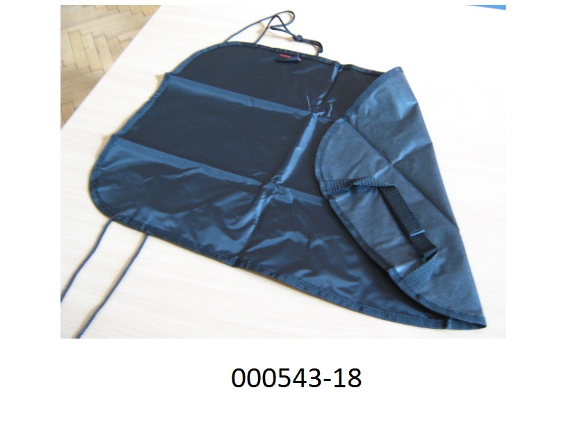 Andere  Ware zur Innenausstattung in Form eines Rückenlehnschutzes für einen KFZ-Sitz 
- rechteckig gearbeitet, mit den Maßen von ca. 62 x 40cm,
- bestehend aus einem Gewebe aus 100 % Polyester, auf der Rückseite mit einer Kunststofffolie überzogen,
- am Rand mit einem Gewebeband eingefaßt,
- an den Rändern mit angenähten Bändern zur Befestigung an der Rückseite eines Autositzes ausgestattet,
- durch Zusammennähen konfektioniert,
- wird als Zubehör für Autositze nicht vom Warenkreis der Position 9401 erfasst.
- verpackt in einer Klarsichtfolie mit Ankündigung.
 (Abbildung siehe Anlage, Materialangaben laut Antragsteller)