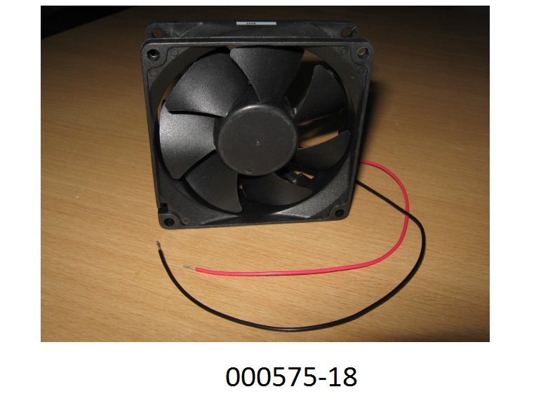 Axialventilator,
- bestehend aus einem siebenflügeligen Lüfterrad mit Elektromotor in einem Kunststoff-Einbaurahmen (Abmessungen: LxBxH: ca. 80 x 80 x 25 mm) mit vier Bohrungen und Anschlusskabel,
- zum Betrieb mit Gleichstrom (5V DC  24V DC),
- dient zur Kühlung von Mikroprozessoren, Computern bzw. computergesteuerten Automaten.
Die Ventilatoren werden mit verschiedenen Lizenkabeln, bzw. mit oder ohne Steckverbinder hergestellt.
(Angaben laut Antragsteller)
(Abbildung laut Anlage)