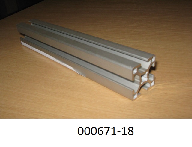 Vierflügeliges Hohlprofil aus legiertem, stranggepresstem Aluminium, in Längen von ca. 6 Meter. 
Mit einem Gehalt von 98,03 GHT an Aluminium (Al), sowie Anteilen an Magnesium (Mg), Silicium (Si), Schwefel (Sx), Eisen (Fe), Mangan (Mn), Zink (Zn).
(Abbildung siehe Anlage)