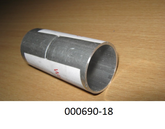Steckmuffe (Abmessungen: L x ID ca. 6 x 2,5 cm), welche mittig eine Einkerbung besitzt, aus nicht legiertem, stranggepresstem Aluminium.
Mit einem Gehalt von 99,85 GHT an Aluminium (Al), sowie Anteilen an Eisen (Fe), Zink (Zn), Chrom (Cr).
(Abbildung siehe Anlage)