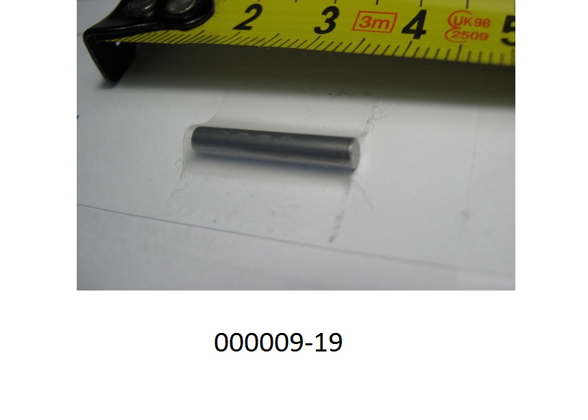 Es handelt sich um einen ca. 18 mm langen Metallstift aus nicht rostendem Stahl, mit einem Durchmesser von ca. 3 mm und abgerundeten Enden.
(Abbildung siehe Anlage)