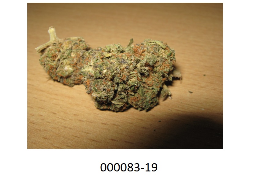 Pflanzenteile der hauptsächlich zur Herstellung von Riechmitteln oder zu Zwecken der Medizin verwendeten Art, und zwar getrocknete Blüten von Hanf (Cannabis), in Form von gelbbräunlich-grünen, getrockneten Blütenständen (Rispen) mit behaartem Stängel und süßlichem Geruch.