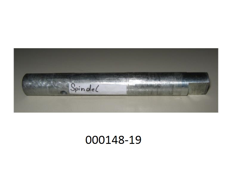 Bolzen,
- ein maßhaltig nach Werkszeichnung gefertigtes, Erzeugnis aus Stahl (9S20K), 
- zylindrischer Körper, mit zwei Querbohrungen (Ø 4 mm) und an einem Ende mit zwei parallellen Abflachungen (12 mm lang),
- das Erzeugnis hat eine Länge von 112 mm und einen Durchmesser von 14 mm.
(Material lt. Antragstellerangabe)
(Abbildung siehe Anlage)