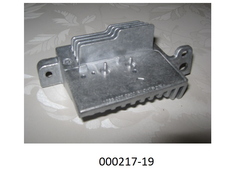 KÃ¼hlkÃ¶rper (Heatsink) aus Aluminium,
- maÃhaltig nach Werkzeichnung gefertigte KÃ¶rper, mit spezifisch geformten Platten jeweils aus einer Aluminium-Druckguss Legierung mit Profilierungen, aufragenden KÃ¼hlrippen und passgenauen Montagebohrungen, 
- erkennbar ausschlieÃlich zur Verwendung als WÃ¤rmeableiter in LED-BeleuchtungsgerÃ¤ten von der fÃ¼r Kraftfahrzeuge verwendeten Art (LED-Kraftfahrzeugscheinwerfer) bestimmt.
(Angaben laut Antragsteller)
(Abbildung s. Anlage)