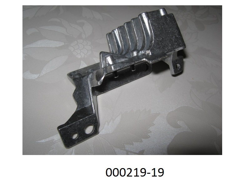 KÃ¼hlkÃ¶rper (Heatsink) aus Aluminium,
- maÃhaltig nach Werkzeichnung gefertigte KÃ¶rper, mit spezifisch geformten Platten jeweils aus einer Aluminium-Druckguss Legierung mit Profilierungen, aufragenden KÃ¼hlrippen und passgenauen Montagebohrungen, 
- erkennbar ausschlieÃlich zur Verwendung als WÃ¤rmeableiter in LED-BeleuchtungsgerÃ¤ten von der fÃ¼r Kraftfahrzeuge verwendeten Art (LED-Kraftfahrzeugscheinwerfer) bestimmt.
(Angaben laut Antragsteller)
(Abbildung s. Anlage)
