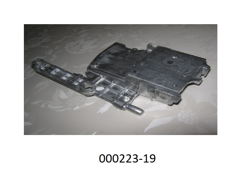 KÃ¼hlkÃ¶rper (Heatsink) aus Aluminium,
- maÃhaltig nach Werkzeichnung gefertigte KÃ¶rper, mit spezifisch geformten Platten jeweils aus einer Aluminium-Druckguss Legierung mit Profilierungen, aufragenden KÃ¼hlrippen und passgenauen Montagebohrungen, 
- erkennbar ausschlieÃlich zur Verwendung als WÃ¤rmeableiter in LED-BeleuchtungsgerÃ¤ten von der fÃ¼r Kraftfahrzeuge verwendeten Art (LED-Kraftfahrzeugscheinwerfer) bestimmt.
(Angaben laut Antragsteller)
(Abbildung s. Anlage)