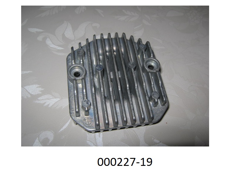 KÃ¼hlkÃ¶rper (Heatsink) aus Aluminium,
- maÃhaltig nach Werkzeichnung gefertigte KÃ¶rper, mit spezifisch geformten Platten jeweils aus einer Aluminium-Druckguss Legierung mit Profilierungen, aufragenden KÃ¼hlrippen und passgenauen Montagebohrungen, 
- erkennbar ausschlieÃlich zur Verwendung als WÃ¤rmeableiter in LED-BeleuchtungsgerÃ¤ten von der fÃ¼r Kraftfahrzeuge verwendeten Art (LED-Kraftfahrzeugscheinwerfer) bestimmt.
(Angaben laut Antragsteller)
(Abbildung s. Anlage)
