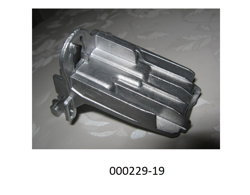 KÃ¼hlkÃ¶rper (Heatsink) aus Aluminium,
- maÃhaltig nach Werkzeichnung gefertigte KÃ¶rper, mit spezifisch geformten Platten jeweils aus einer Aluminium-Druckguss Legierung mit Profilierungen, aufragenden KÃ¼hlrippen und passgenauen Montagebohrungen, 
- erkennbar ausschlieÃlich zur Verwendung als WÃ¤rmeableiter in LED-BeleuchtungsgerÃ¤ten von der fÃ¼r Kraftfahrzeuge verwendeten Art (LED-Kraftfahrzeugscheinwerfer) bestimmt.
(Angaben laut Antragsteller)
(Abbildung s. Anlage)
