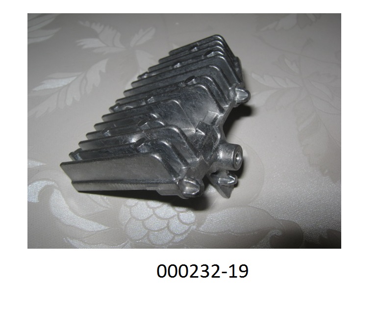 KÃ¼hlkÃ¶rper (Heatsink) aus Aluminium,
- maÃhaltig nach Werkzeichnung gefertigte KÃ¶rper, mit spezifisch geformten Platten jeweils aus einer Aluminium-Druckguss Legierung mit Profilierungen, aufragenden KÃ¼hlrippen und passgenauen Montagebohrungen, 
- erkennbar ausschlieÃlich zur Verwendung als WÃ¤rmeableiter in LED-BeleuchtungsgerÃ¤ten von der fÃ¼r Kraftfahrzeuge verwendeten Art (LED-Kraftfahrzeugscheinwerfer) bestimmt.
(Angaben laut Antragsteller)
(Abbildung s. Anlage)