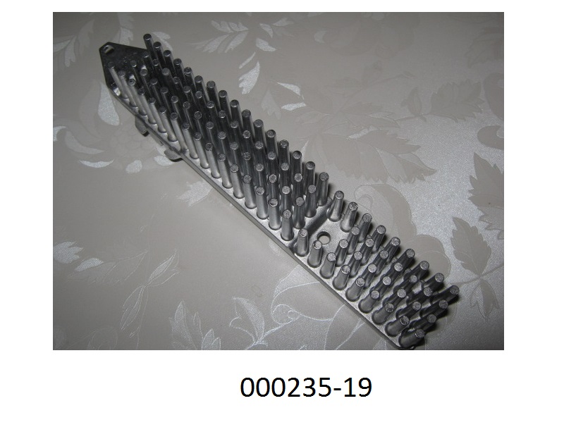 KÃ¼hlkÃ¶rper (Heatsink) aus Aluminium,
- maÃhaltig nach Werkzeichnung gefertigte KÃ¶rper, mit spezifisch geformten Platten jeweils aus einer Aluminium-Druckguss Legierung mit Profilierungen, aufragenden KÃ¼hlrippen und passgenauen Montagebohrungen, 
- erkennbar ausschlieÃlich zur Verwendung als WÃ¤rmeableiter in LED-BeleuchtungsgerÃ¤ten von der fÃ¼r Kraftfahrzeuge verwendeten Art (LED-Kraftfahrzeugscheinwerfer) bestimmt.
(Angaben laut Antragsteller)
(Abbildung s. Anlage)