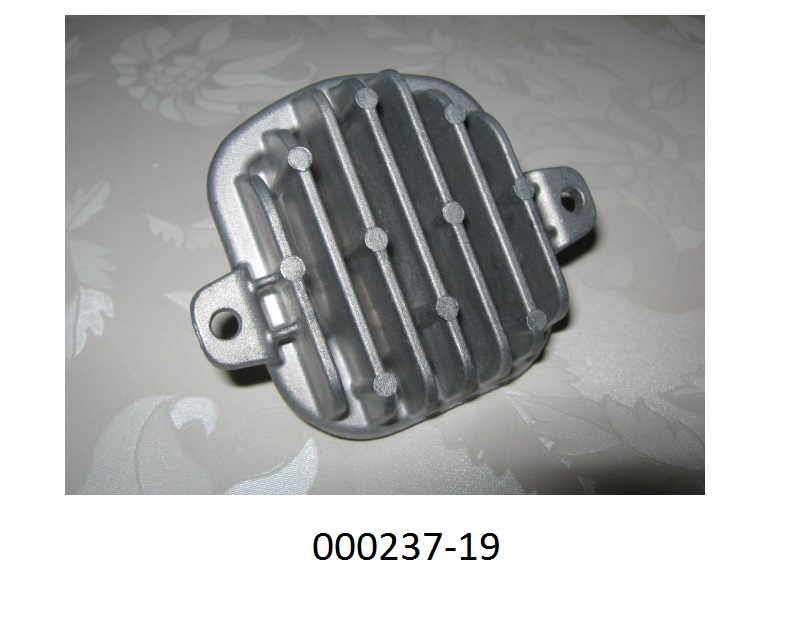 KÃ¼hlkÃ¶rper (Heatsink) aus Aluminium,
- maÃhaltig nach Werkzeichnung gefertigte KÃ¶rper, mit spezifisch geformten Platten jeweils aus einer Aluminium-Druckguss Legierung mit Profilierungen, aufragenden KÃ¼hlrippen und passgenauen Montagebohrungen, 
- erkennbar ausschlieÃlich zur Verwendung als WÃ¤rmeableiter in LED-BeleuchtungsgerÃ¤ten von der fÃ¼r Kraftfahrzeuge verwendeten Art (LED-Kraftfahrzeugscheinwerfer) bestimmt.
(Angaben laut Antragsteller)
(Abbildung s. Anlage)