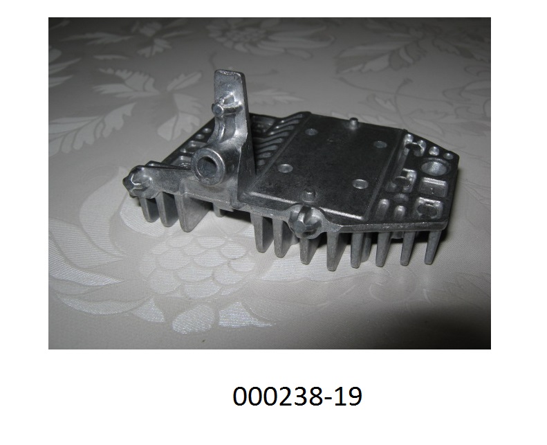 KÃ¼hlkÃ¶rper (Heatsink) aus Aluminium,
- maÃhaltig nach Werkzeichnung gefertigte KÃ¶rper, mit spezifisch geformten Platten jeweils aus einer Aluminium-Druckguss Legierung mit Profilierungen, aufragenden KÃ¼hlrippen und passgenauen Montagebohrungen, 
- erkennbar ausschlieÃlich zur Verwendung als WÃ¤rmeableiter in LED-BeleuchtungsgerÃ¤ten von der fÃ¼r Kraftfahrzeuge verwendeten Art (LED-Kraftfahrzeugscheinwerfer) bestimmt.
(Angaben laut Antragsteller)
(Abbildung s. Anlage)