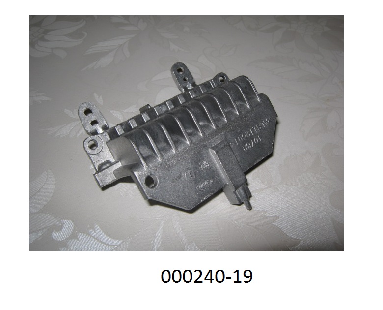 KÃ¼hlkÃ¶rper (Heatsink) aus Aluminium,
- maÃhaltig nach Werkzeichnung gefertigte KÃ¶rper, mit spezifisch geformten Platten jeweils aus einer Aluminium-Druckguss Legierung mit Profilierungen, aufragenden KÃ¼hlrippen und passgenauen Montagebohrungen, 
- erkennbar ausschlieÃlich zur Verwendung als WÃ¤rmeableiter in LED-BeleuchtungsgerÃ¤ten von der fÃ¼r Kraftfahrzeuge verwendeten Art (LED-Kraftfahrzeugscheinwerfer) bestimmt.
(Angaben laut Antragsteller)
(Abbildung s. Anlage)