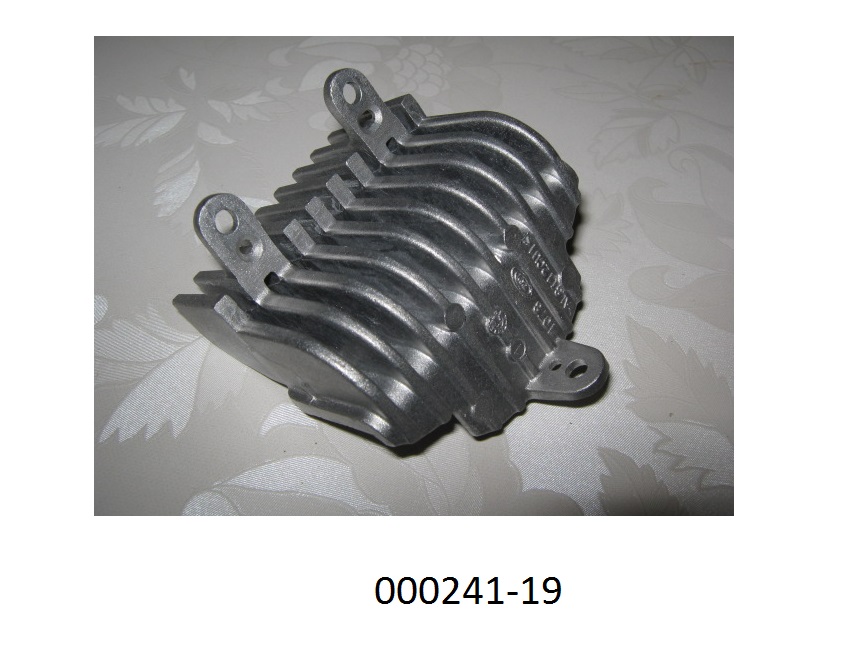 KÃ¼hlkÃ¶rper (Heatsink) aus Aluminium,
- maÃhaltig nach Werkzeichnung gefertigte KÃ¶rper, mit spezifisch geformten Platten jeweils aus einer Aluminium-Druckguss Legierung mit Profilierungen, aufragenden KÃ¼hlrippen und passgenauen Montagebohrungen, 
- erkennbar ausschlieÃlich zur Verwendung als WÃ¤rmeableiter in LED-BeleuchtungsgerÃ¤ten von der fÃ¼r Kraftfahrzeuge verwendeten Art (LED-Kraftfahrzeugscheinwerfer) bestimmt.
(Angaben laut Antragsteller)
(Abbildung s. Anlage)