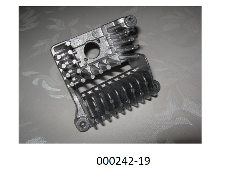 KÃ¼hlkÃ¶rper (Heatsink) aus Aluminium,
- maÃhaltig nach Werkzeichnung gefertigte KÃ¶rper, mit spezifisch geformten Platten jeweils aus einer Aluminium-Druckguss Legierung mit Profilierungen, aufragenden KÃ¼hlrippen und passgenauen Montagebohrungen, 
- erkennbar ausschlieÃlich zur Verwendung als WÃ¤rmeableiter in LED-BeleuchtungsgerÃ¤ten von der fÃ¼r Kraftfahrzeuge verwendeten Art (LED-Kraftfahrzeugscheinwerfer) bestimmt.
(Angaben laut Antragsteller)
(Abbildung s. Anlage)