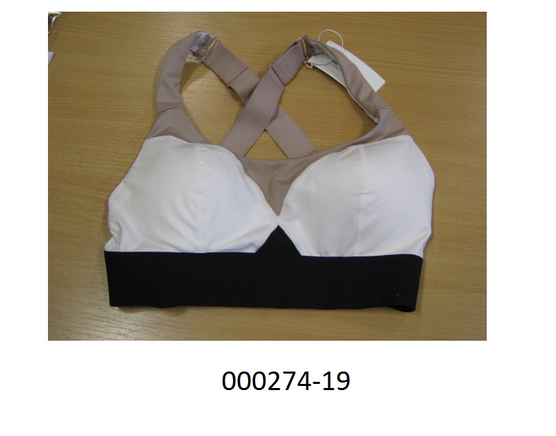 Büstenhalter
- aus einer elastischen Wirkware, 
- doppellagig gearbeitet: einer oberen Lage, bestehend aus 80 % Polyester  und 20 % Elasthan und einem Futter aus 90 % Polyamid und 10 % Elasthan, 
- mit einzelnen, leicht konvex genähten, gepolsterten und formenden Büstenteilen ausgestattet,
- mit einem elastisch verstärkten Band am unteren Ende des Büstenhalters gearbeitet, um einen körpernahen Sitz der Ware zu gewährleisten (Stützfunktion),
- mit verstellbaren Trägern, im Rücken gekreuzt,  gearbeitet,
- im Rücken mit einem Hakenverschluss ausgestattet.
Das Kleidungsstück hat eine die Büste stützende Funktion, erfüllt daher die Merkmale zur Einreihung als Büstenhalter, keine Ware des Kapitels 61.
(Abbildung siehe Anlage, Materialangaben laut Antragsteller)