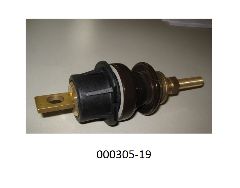 Durchführungsisolator, aus folgenden Bestandteilen (Isolator, Dichtring, Anschlussbolzen, AP-Scheibe, Kappe, Flachdichtung und Sechskantmutter). Der Isolator besteht aus Stoffen mit möglichst geringer elektrischer Leitfähigkeit (aus keramischen Stoffen lt. Antragsteller), in Form eines zylindrischen Körpers mit Rippen (Abmessungen: LxD ca. 6,8xØ5,2 cm) und einer mittigen Bohrung von 1,5 cm.
Die Trafo-Durchführung dient dazu, den elektrischen Strom durch den Trafo-Kessel ins Innere zu leiten und gleichzeitig vom Kessel zu isolieren.
(Abbildung siehe Anlage)
"Elektrischer Isolator aus keramischen Stoffen".