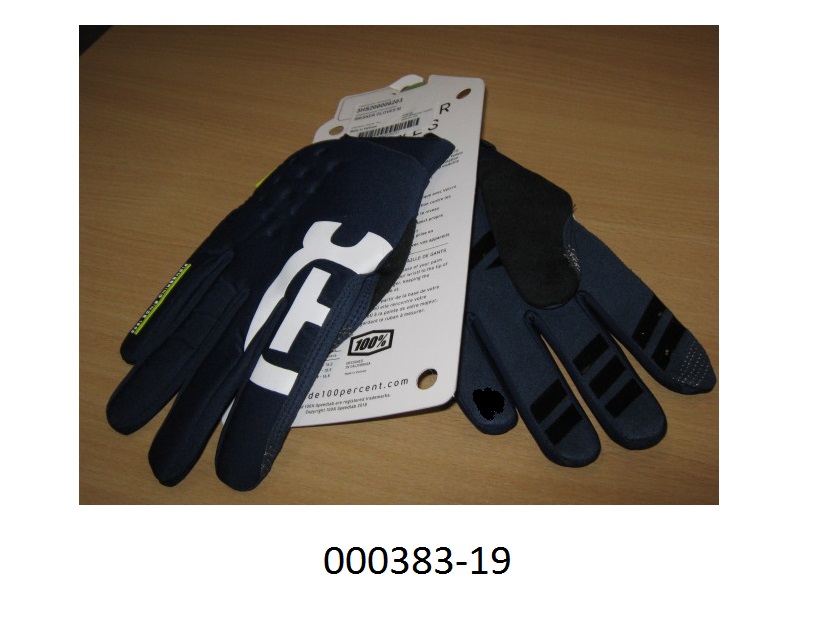 Fingerhandschuh 
- bis über das Handgelenk reichend,
- Hand- und Fingerinnenfläche bestehend aus einem chemisch verfestigten Vlies auf Polyurethanbasis; Hand-, Fingerrücken und Pulsbereich bestehen aus einer geschäumten Masse, welche beidseitig überzogen ist; an der Außenseite mit einem Gewirke aus Polyamid verarbeitet; die Außenseite des Daumens besteht aus einem gerauten Gewirke aus Polyamid; die Fingerzwischenräume bestehen aus einem elastischen Gewirke aus Polyamid,
- an der Handinnenfläche befinden sich Aufdrucke aus Silikon,
- flächenmäßig überwiegt das Gewirke,
- durch Zusammennähen konfektioniert,
- verpackt in einem Beutel aus Kunststofffolie.
(Abbildung siehe Anlage)