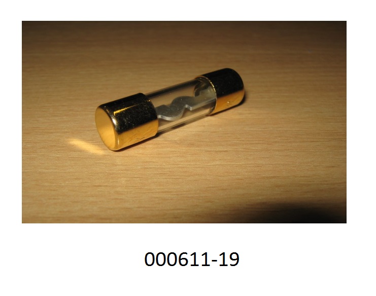 Glassicherung aus einem Schmelzdraht in einem länglichen farblosen Glaskolben mit jeweils einer Anschlusskappe aus vergoldetem Metall an jeder Seite und für eine Stromstärke von 80A ausgelegt. Dient zum einmaligen Unterbrechen (Schützen) elektrischer Stromkreise durch Schmelzen des eingebauten Schmelzdrahtes bei Überschreitung einer definierten Stromstärke.
(Angaben laut Antragsteller)
(Abbildung siehe Anlage)