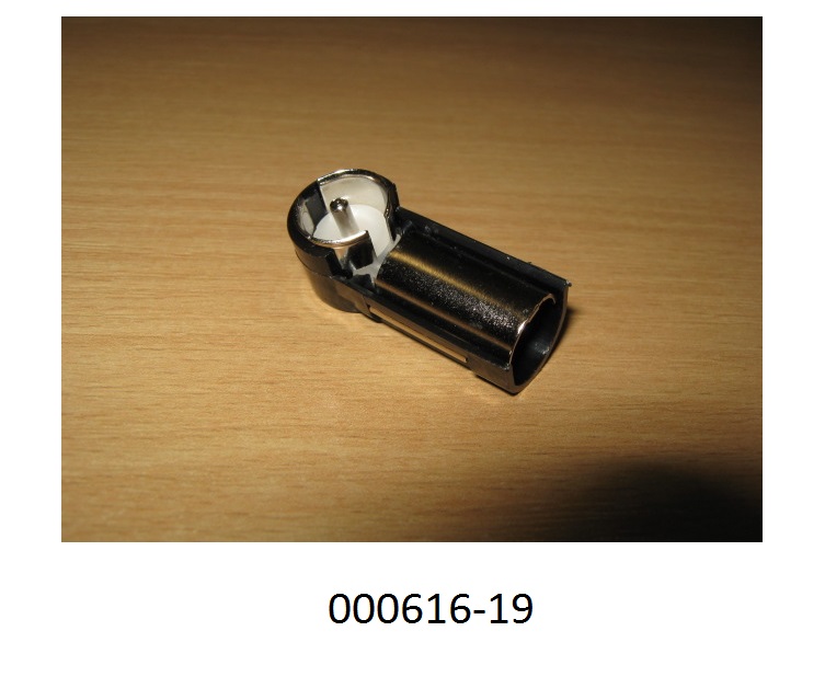 Antennenadapter in Form einer L-förmigen, elektrischen Steckvorrichtung für Koaxialkabel mit IEC-Stecker und Antennensteckerbuchse (Adapter), zum Herstellen einer elektrischen Verbindung (Koaxialkabelverbindung) durch Einstecken dementsprechender Gegenstücke, für eine Spannung von weniger als 1000 Volt.
(Abbildung siehe Anlage)