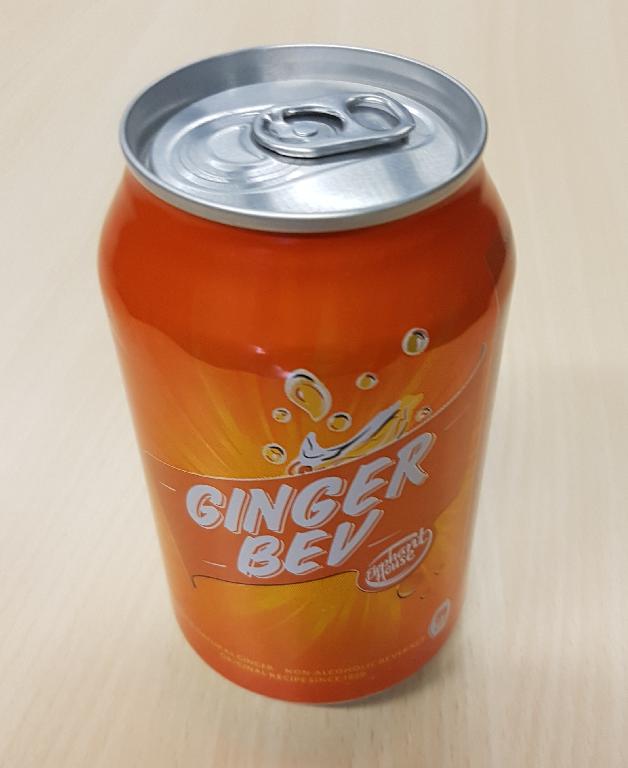 Boisson non alcoolique de type soda,
composée d'eau gazéifiée, d'isoglucose, d'acide citrique, d'un conservateur, d'arômes naturels et artificiels de gingembre et d'un colorant.
Le produit est conditionné pour la vente au détail en cannette de 330 ml.