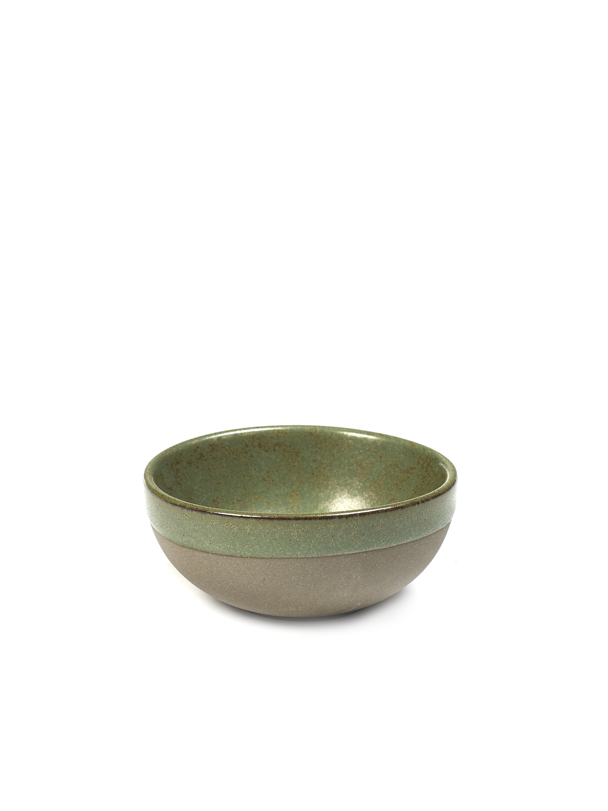 Ronde grijs-bruin-groen gekleurde kommen van gres. Deze kommen hebben een artisanale look, zijn deels verglaasd (aan de binnenkant) en zijn microgolf- en vaatwasser-bestendig.

Volgens opgave hebben deze artikelen een waterabsorptiecoëfficiënt van minder dan 3 gewichtspercenten en is de scherf ondoorschijnend.
Ze worden aangeboden in verschillende maten: hoogte van 4, 4,5, 5, 6,5, 8 of 9,5 cm en diameters van respectievelijk 9, 11, 13, 15, 19, 23,5 cm.