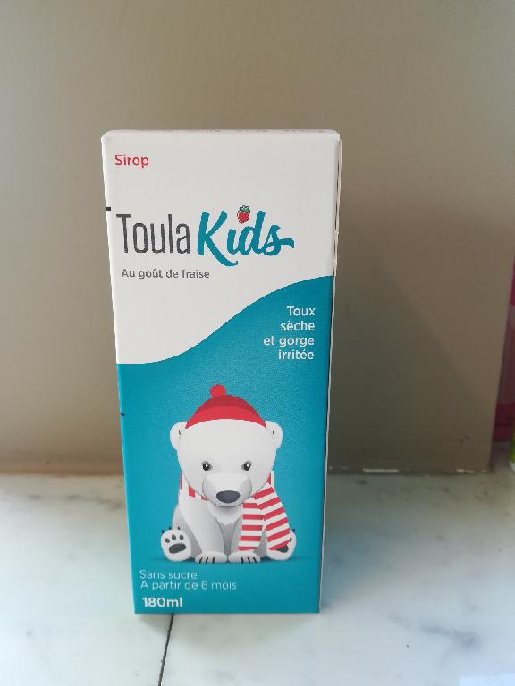 Een verzachtende drank op basis van glycerol, voor de behandeling van een geïrriteerde keel en droge hoest bij baby’s (vanaf 6 maand) en kinderen. 

Dit drankje met aardbeiaroma bevat geen suikers noch kleurstoffen. Deze drank wordt aangeboden in een glazen fles met een kindveilige afsluiting. Deze fles (inhoud 180 ml) is samen met een doseerpipetje (5 ml) en bijsluiter verpakt in een kartonnen doosje.