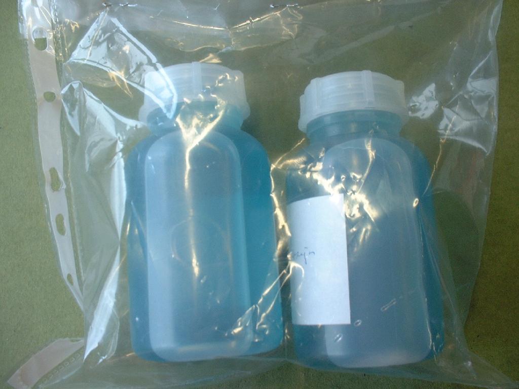 Chemische stikstofhoudende meststof in de vorm van een blauwe vloeistof die is samengesteld uit 20% triazon, 8% ureum en 72% water. 
Het product wordt in verpakkingen van meer dan 10 kg ingevoerd.