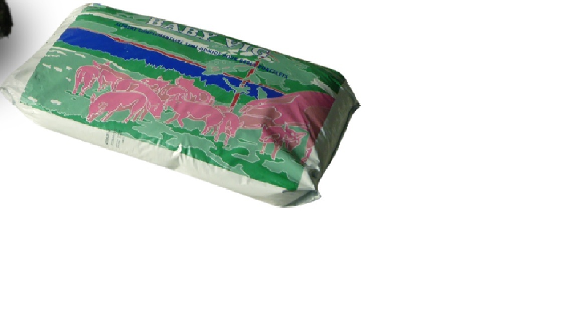 Tourbe broyée, additionnée d’oligoéléments, utilisée en alimentation porcine et conditionnée en sac de 20 kg.