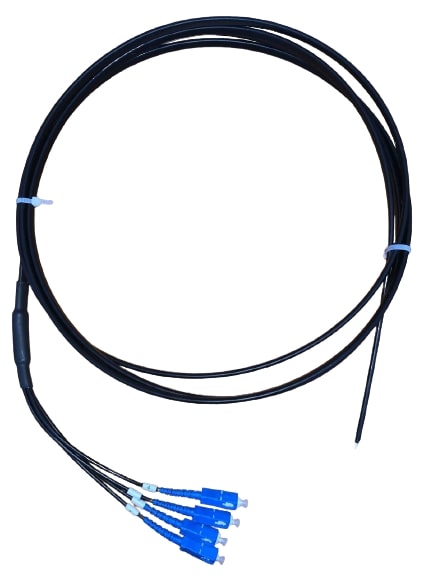 Кабел от оптични влакна (тип FTTx – Fiber To The Home/Building) за предаване на данни за фиксирани и мобилни връзки, между абонатната FTTH разпределителна кутия до абонатната връзка, с Ethernet до 10G. Съставен е от 4 оптични влакна G652.D (едномодови), защитено с индивидуална обвивка с цветна кодова идентификация с термопластика в съответствие със стандарт TIA/EIA), има 2 подсилващи FRP елемента с диаметър 2х1.80мм., защитен и изолиран с PVC  обвивка с общ диаметър 7.7mm. Снабден е с 4 броя конектори SC/UPC - на всяко едно от влакната. Кабелът се предлага в няколко дължини, в зависимост от модела: 500, 1000,…, 2000 m.
