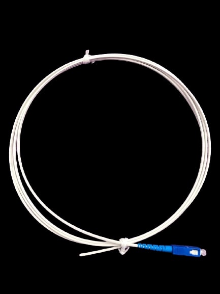 Кабел от оптични влакна (тип FTTH – Fiber To The Home) за предаване на данни за фиксирани и мобилни връзки, между абонатната FTTH разпределителна кутия до абонатната връзка, с Ethernet до 10G. Съставен е от 1 оптично влакнo G657A (едномодово), защитено с индивидуална обвивка с цветна кодова идентификация с термопластика в съответствие със стандарт TIA/EIA), има 2 подсилващи метални елемента с диаметър 2х0.45мм., защитено и изолирано с PVC  обвивка с общ диаметър 2.0mm H x 3.0mm W. Снабден е с конектор SC/UPC от единия край за свързване към операторската кутия с оптичен порт на абоната. 
Съгласно приложената техническа спецификация и уточнение на заявителя, кабелът предмет на настоящата ОТИ е с дължина от 1000 m.
