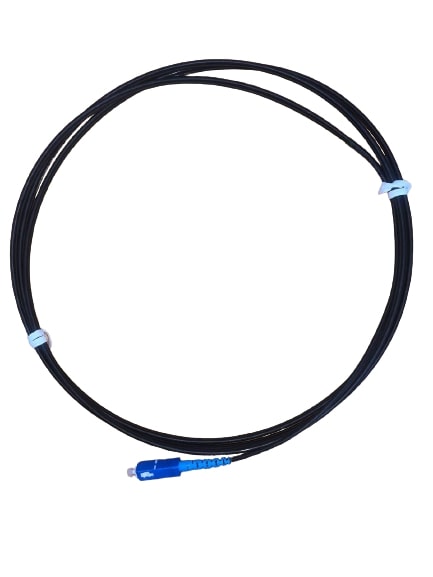 Кабел от оптични влакна (тип FTTH – Fiber To The Home) за предаване на данни за фиксирани и мобилни връзки, между абонатната FTTH разпределителна кутия до абонатната връзка, с Ethernet до 10G. Съставен от 1 оптично влакно G657A (едномодово), защитено с индивидуална обвивка с цветна кодова идентификация с термопластика в съответствие със стандарт TIA/EIA), с носещо метално въже с диаметър 1.20мм., защитено и изолирано с PVC  обвивка с LSZH защита с общ диаметър 6.5mm H x 3.5mm W. Снабден е с конектор SC/UPC от единия край, за свързване на оптичния стенен терминал към операторската кутия с оптичен порт на абоната. 
Съгласно приложената техническа спецификация и уточнение на заявителя, кабелът предмет на настоящата ОТИ е с дължина от 1000 m.