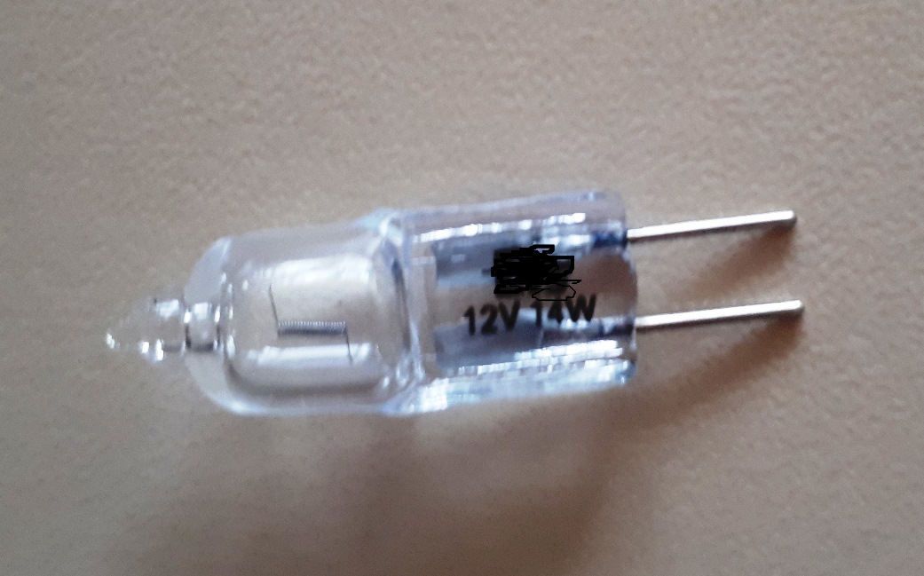 Халогенна електрическа лампа с нажежаема жичка от волфрам.  
Размерите й са 32 mm x 8 mm.
Предназначена е за използване в осветителни тела тип лунички.
Лампата е с гнездо (контактни щифтове) тип G4 и е предназначена за напрежение 12V при мощност 14W.