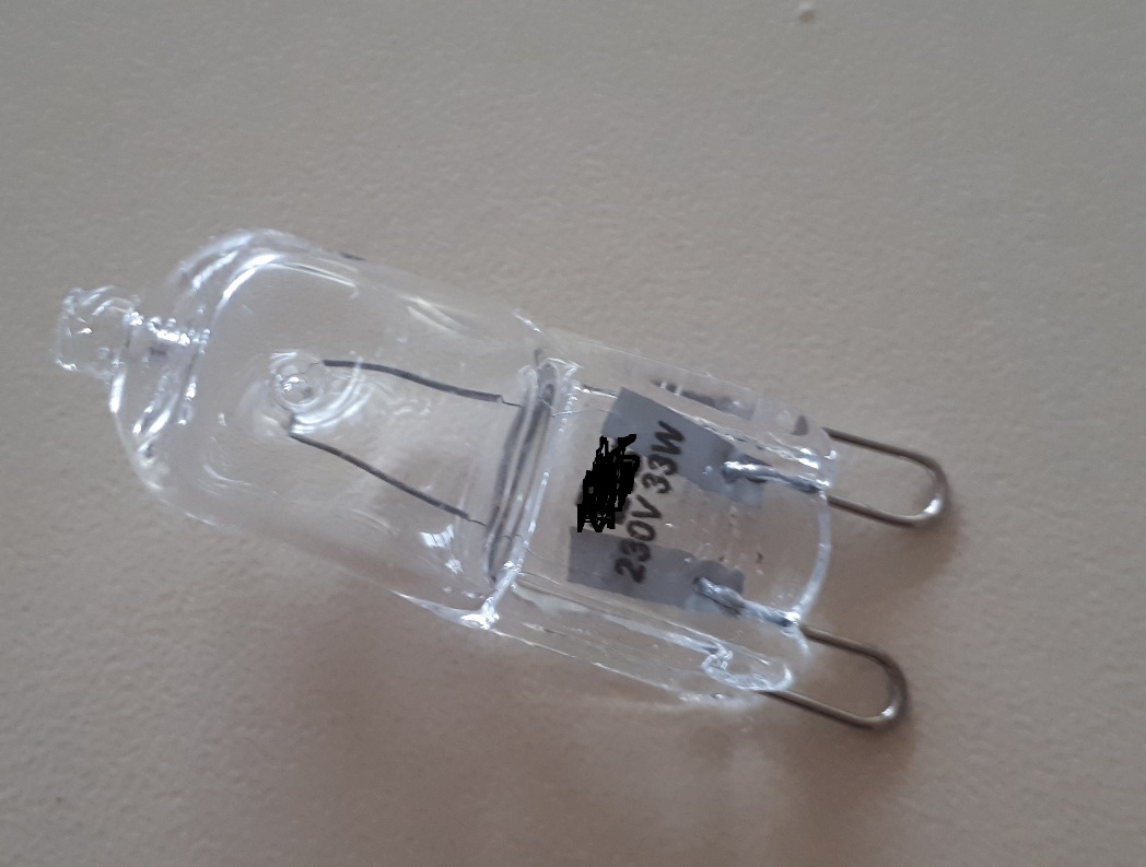 Халогенна електрическа лампа с нажежаема жичка от волфрам.  
Размерите й са 44,8 mm x 13 mm.
Предназначена е за използване в осветителни тела тип лунички.
Лампата е с гнездо (контактни щифтове) тип G9 и е предназначена за напрежение 230V при мощност 33W или 40W.
