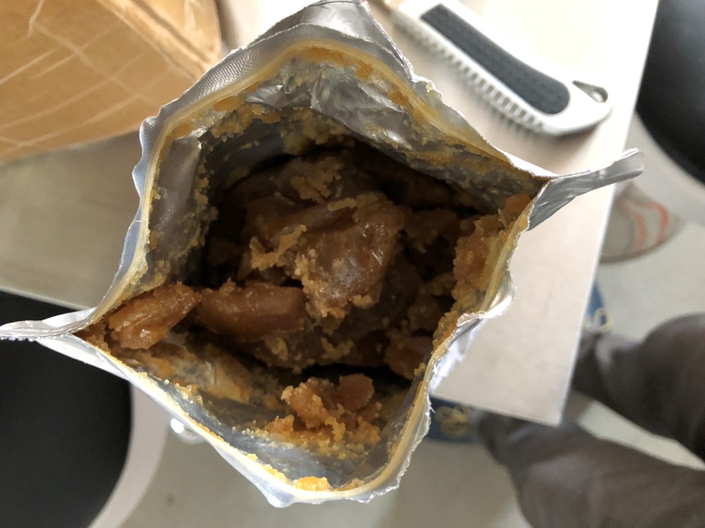 Продукт, под формата на пастообразна жълтокафява маса, съдържаща основно канабидиол (CBD), както и други канабиноиди, представляващ екстракт от растение технически канабис (Cannabis Sativa), представен в опаковки от алуминиево фолио и пластмасов съд.
Предназначен за влагане в производство на хранителни добавки, не се предлага за продажба на дребно.
Съгласно представен тест сертификат, екстрактът съдържа около 63.0 % тегловни канабидиол (CBD), тетрахидроканабиварин (THCV), канабидиварин (CBDV) и канабигерол (CBG).
Екстрактът не съдържа тетрахидроканабинол (∆9 - THC).
